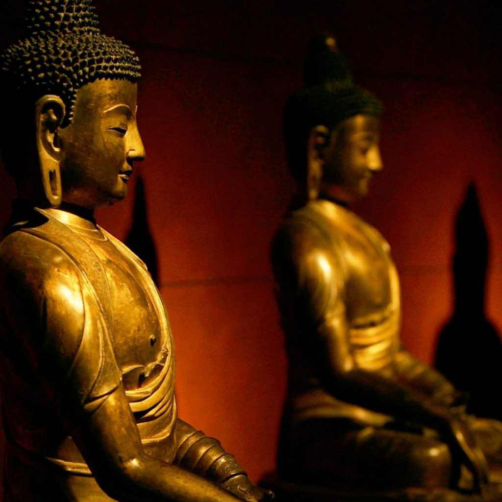 仏教とオンラインカジノの共通点とは？